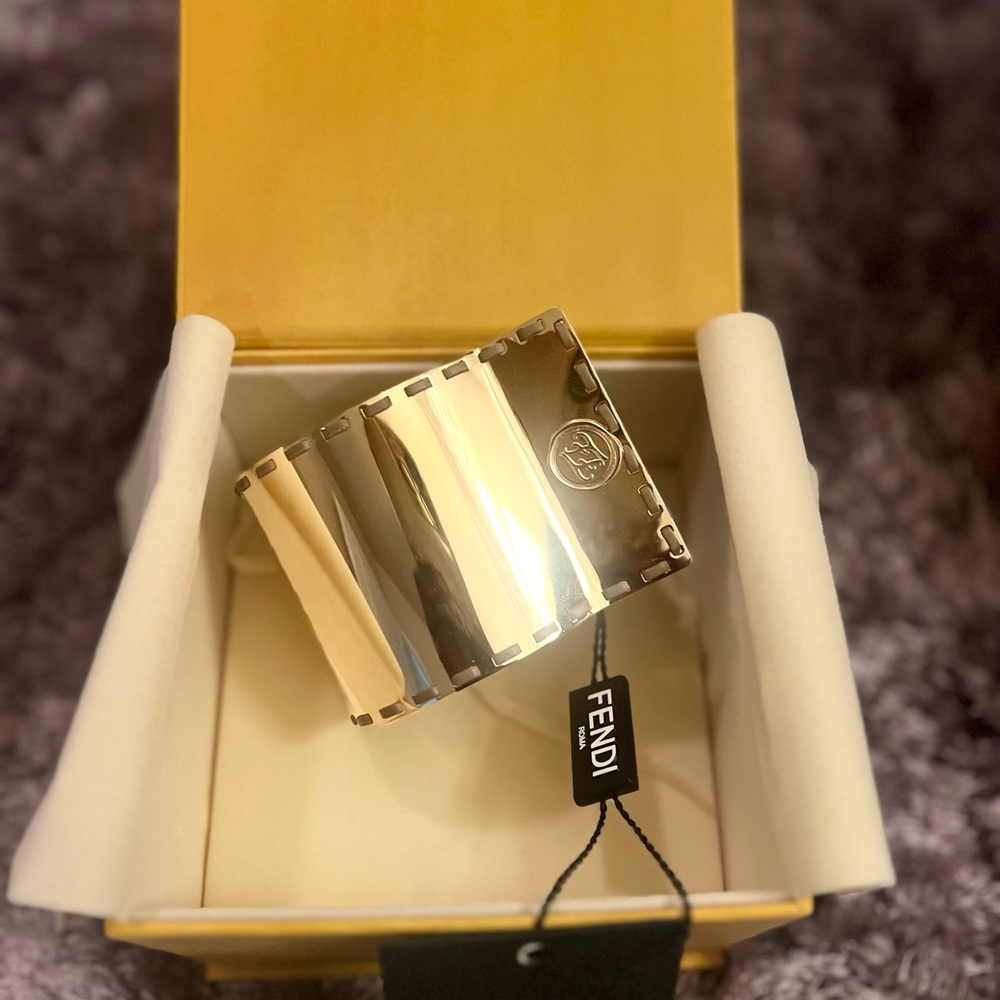 💛💛Fendi Gold Cuff Bracelet💛💛